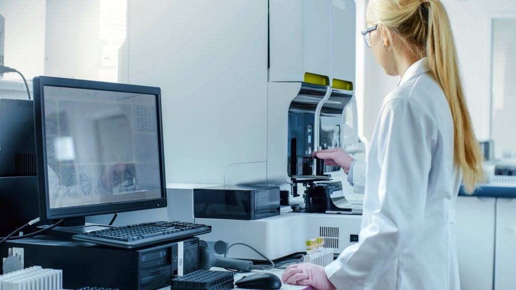 Woman working in the laboratory