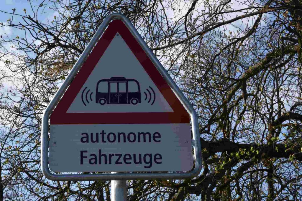 Traffic road sign: highly automated vehicles