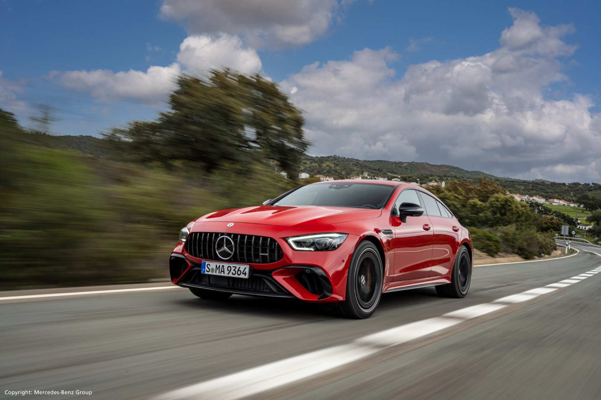 Sportwagen AMG GT 63 S E PERFORMANCE auf der Straße