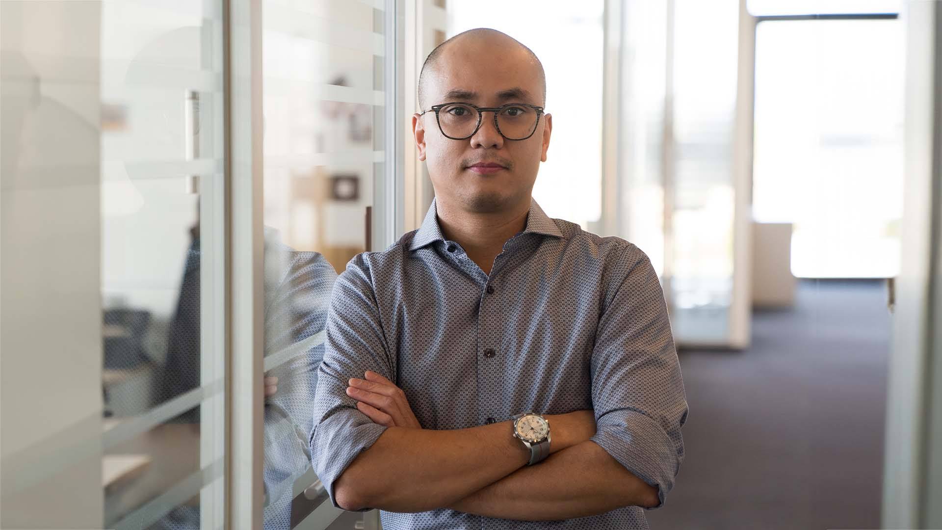 Business portrait of Duy Nguyen, Systems Engineer H2 Systems, ITK Engineering GmbH.