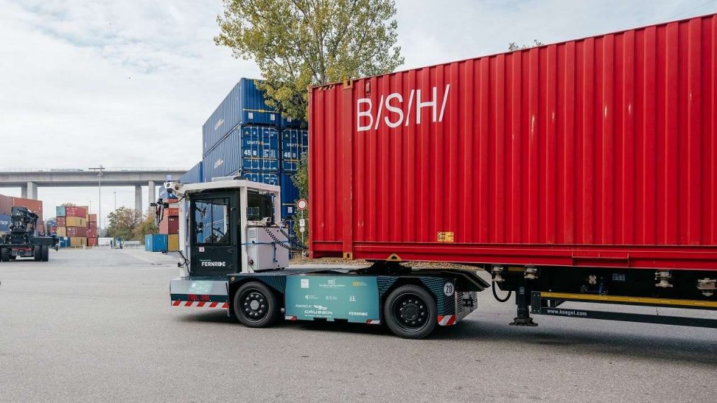 Automatisiertes Fahrzeug auf dem BSH-Logistikhof