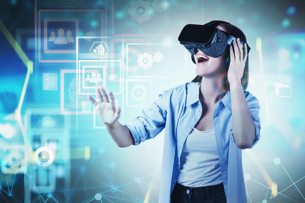 A woman wearing virtual reality glasses is immersed in a virtual environment – ITK supports the development of connected and intelligent products from concept to series production as an engineering partner.