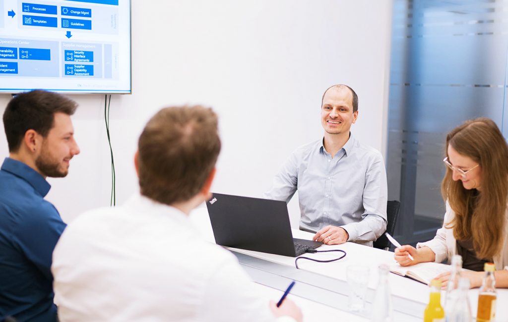 Cyber Security expert Dr. Jens Koehler in a consultation. 
